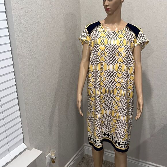 NWT-Madison Leigh geometric print shift dress - Picture 1 of 8